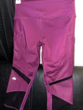 ALO Yoga Women’s High-Waist Align Capri in Juneberry Size S NWOT